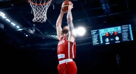 科尔教练14人轮换策略：平衡体能与战术，助力球员成长